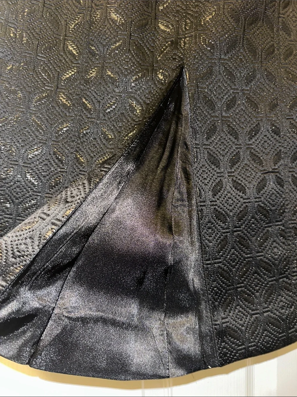 Ann Taylor Black Textured Skirt - Size 6